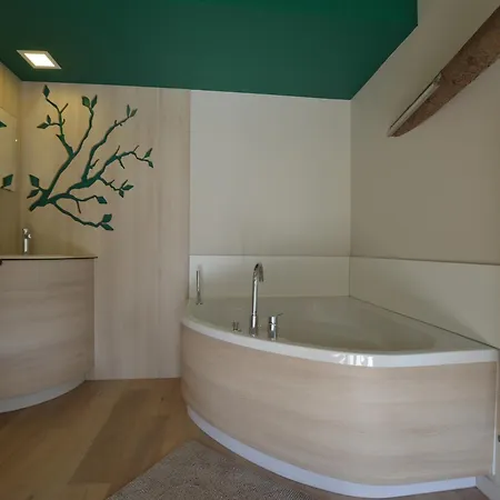 Chic Retreat Near & Fens Weismes